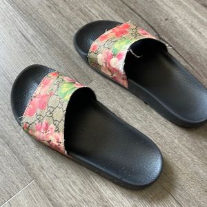 Gucci slides woman’s size 7